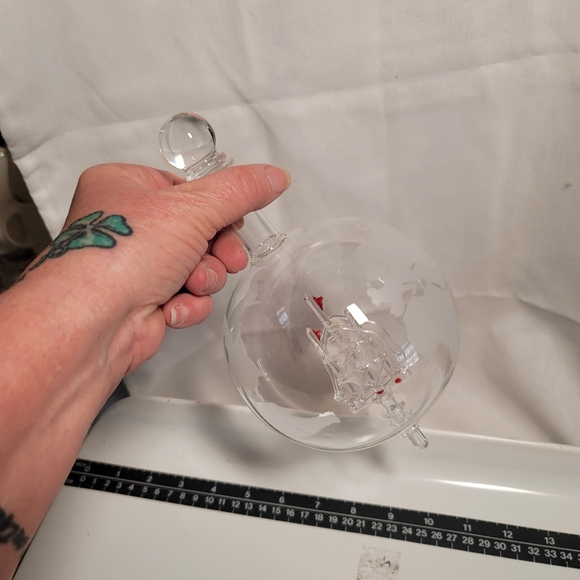 Handmade Liquor/Wine Etched Globe Decanter w/o Stand - Picture 4 of 12